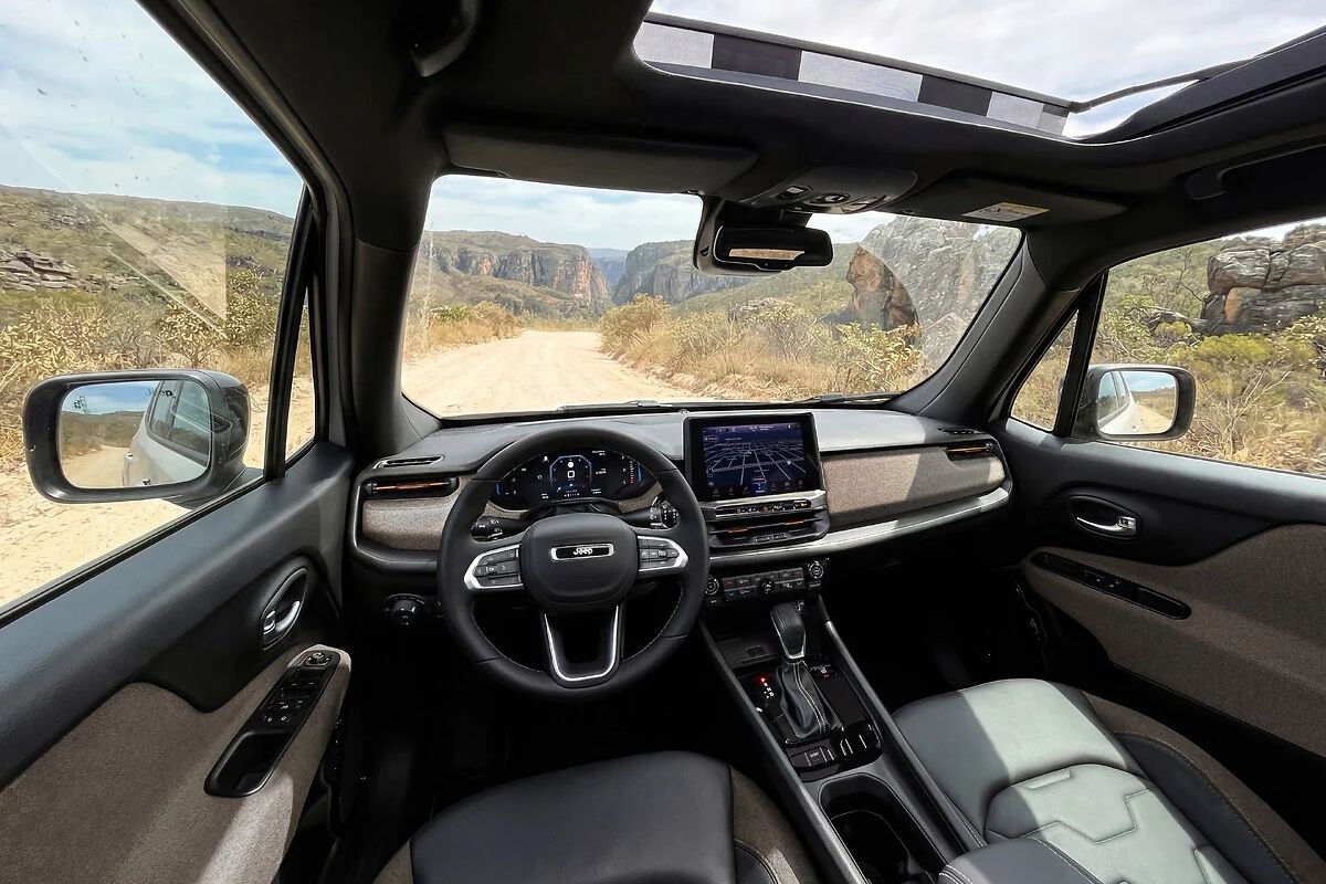 Interior do Jeep Renegade Longitude MHEV