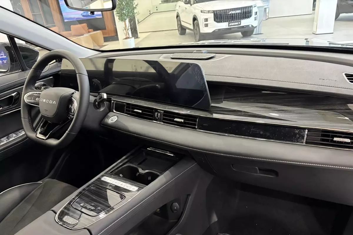 Interior do Omoda 5 HEV Luxury