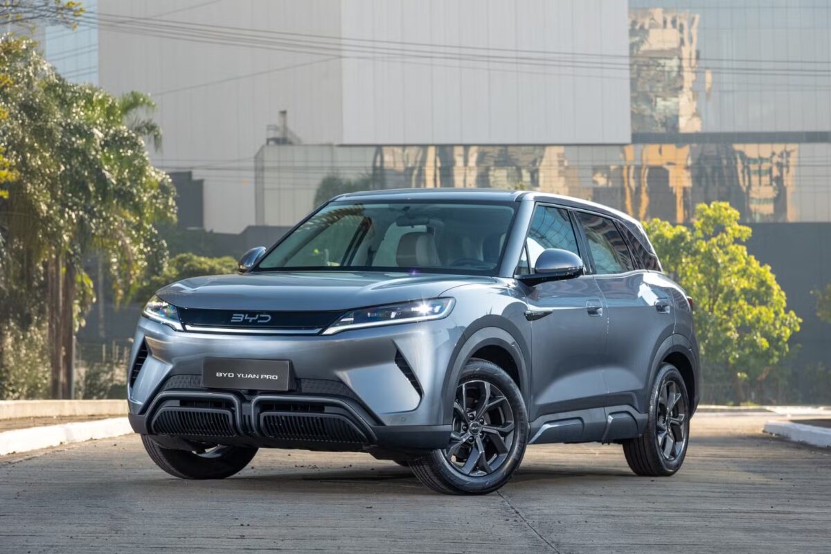 BYD Yuan Pro roda só 250 km e fica sem itens de segurança que rivais oferecem