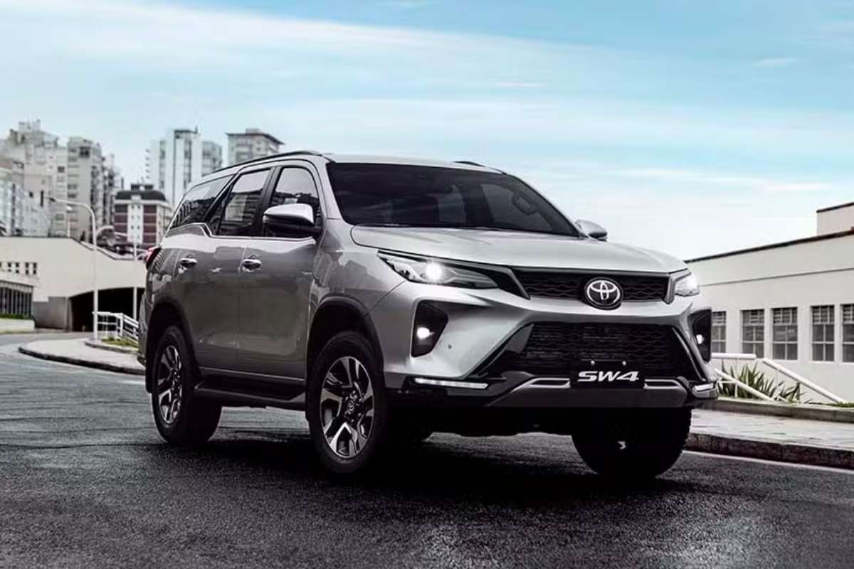 Toyota SW4 — Foto: Divulgação / Toyota