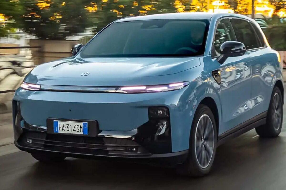 Lepmotor B10 é um carro tecnológico que briga por espaço no ramo dos elétricos.