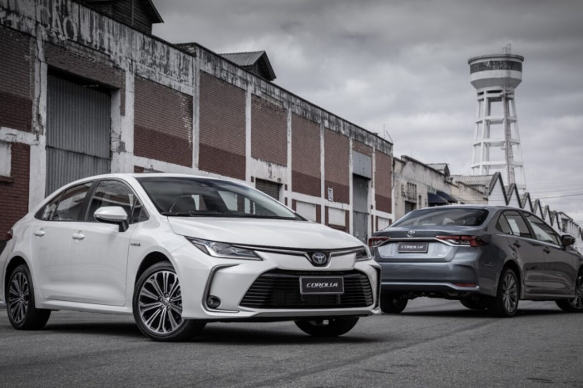Toyota aposta em carros híbridos.