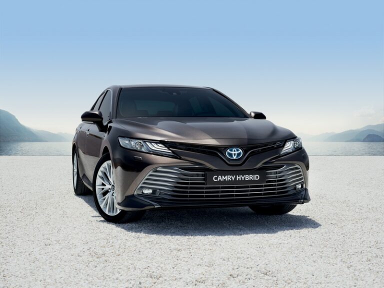 Toyota de R$ 39.900 tem motor V6, bancos de couro e conforto de carro premium