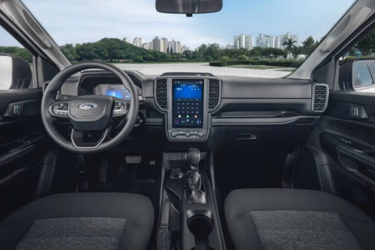 Ford aposta em nova picape elétrica para abalar os concorrentes, mas enfrenta dificuldades.