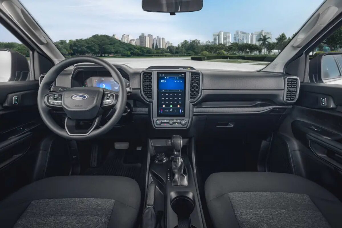 Ford aposta em nova picape elétrica para abalar os concorrentes, mas enfrenta dificuldades.