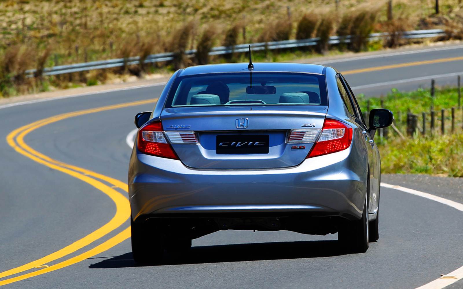 Honda Civic LXR 2014 cai para R$ 70 mil e entrega motor 2.0 de 155 cv