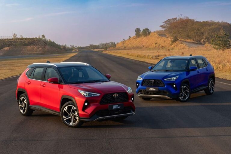 Dois modelos do Toyota Yaris Cross XRE Hybrid