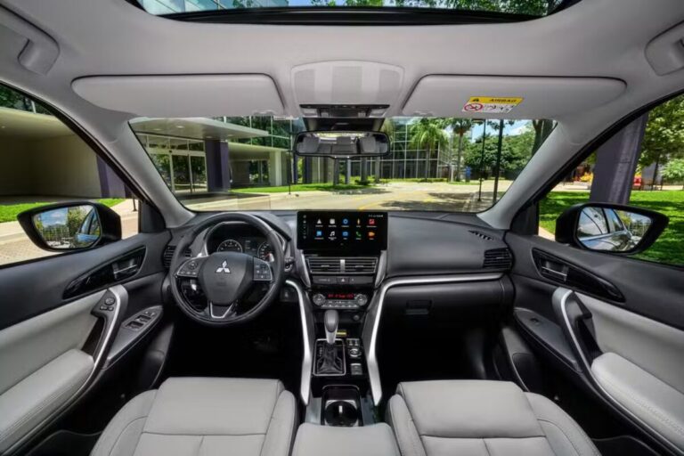 Mitsubishi Eclipse é um carro de muita qualidade e visualmente incrível.