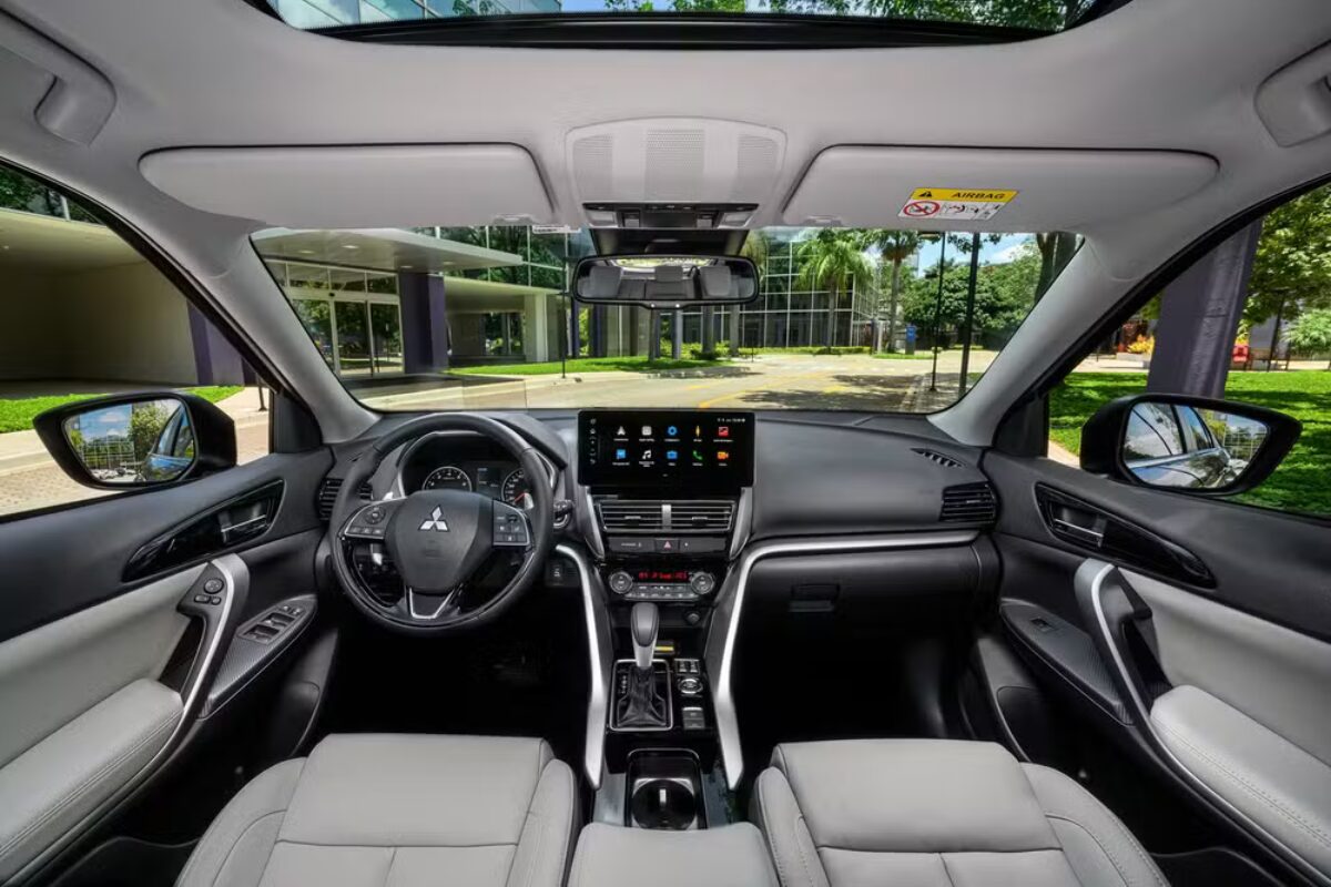 Mitsubishi Eclipse é um carro de muita qualidade e visualmente incrível.