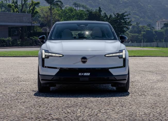 SUV de luxo mais barato do Brasil custa R$ 239.950 e tem autonomia de 250 km