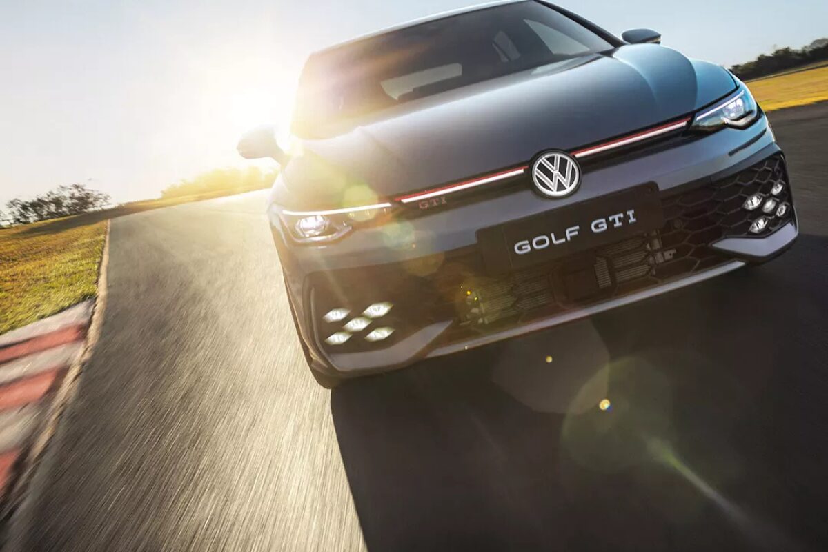 A Volkswagen inovou com o Golf híbrido, que chama atenção pelo consumo incrível.