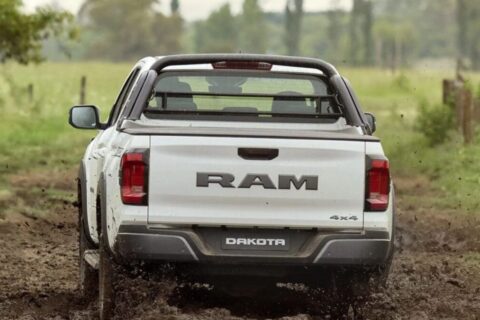 Ram oferece R$ 2 mil para quem testar a Dakota e ainda preferir Hilux, Ranger ou S10