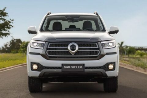 Poer P30 vende 52% mais que Dakota e parte R$ 80.990 abaixo da rival