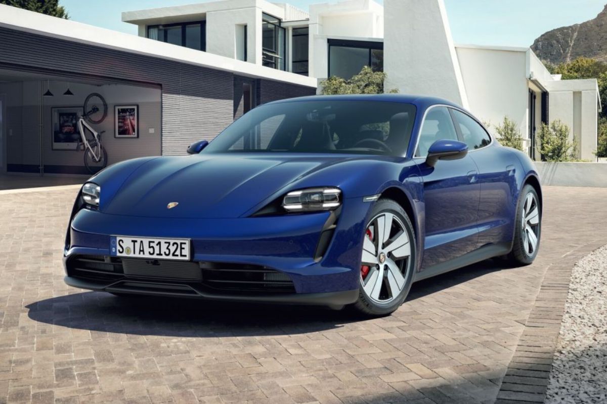 Porsche Taycan perdeu destaque nas vendas e liga alerta vermelho.