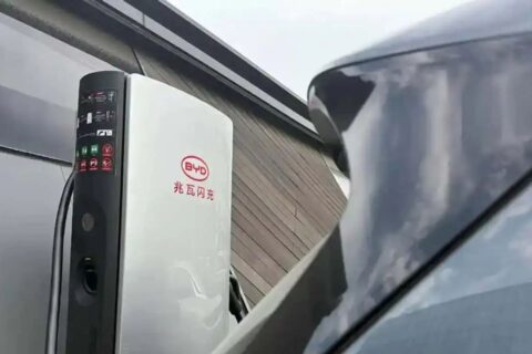 BYD abre 10 mil carregadores na China e 1 em 3 usuários vem de outra marca; Brasil terá 1 mil unidades