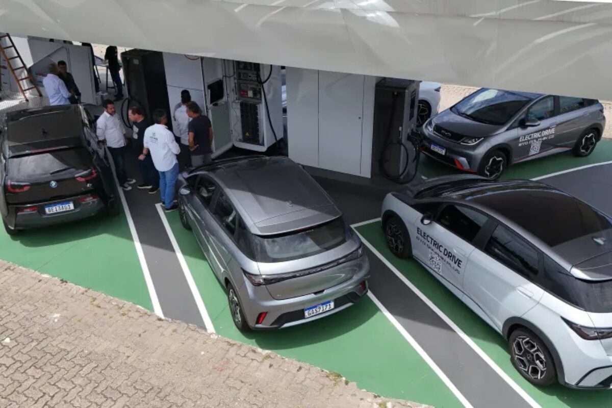 O Brasil está em crescimento acelerado de carros elétricos.