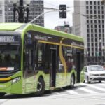 Ônibus elétrico dispara 89% no Brasil, mas caminhão elétrico recua 15% no mesmo período