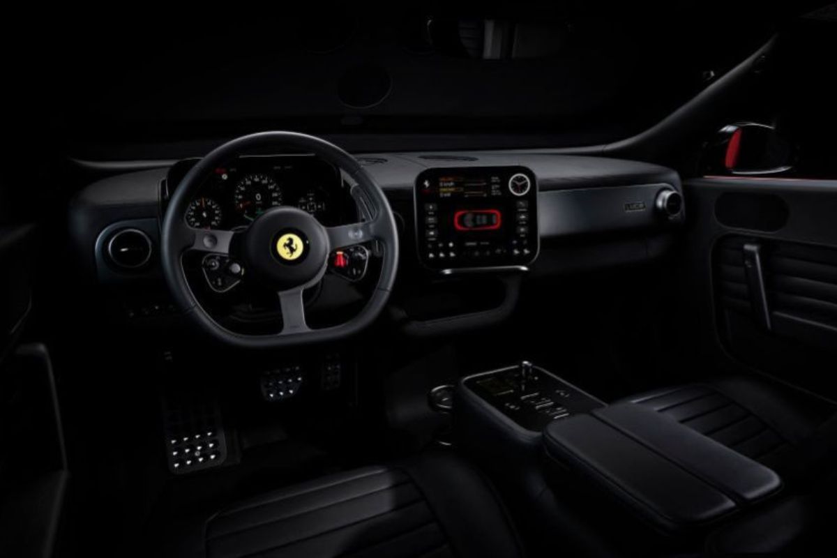 Ferrari Luce é um carro de luxo e que chama atenção por onde passa.