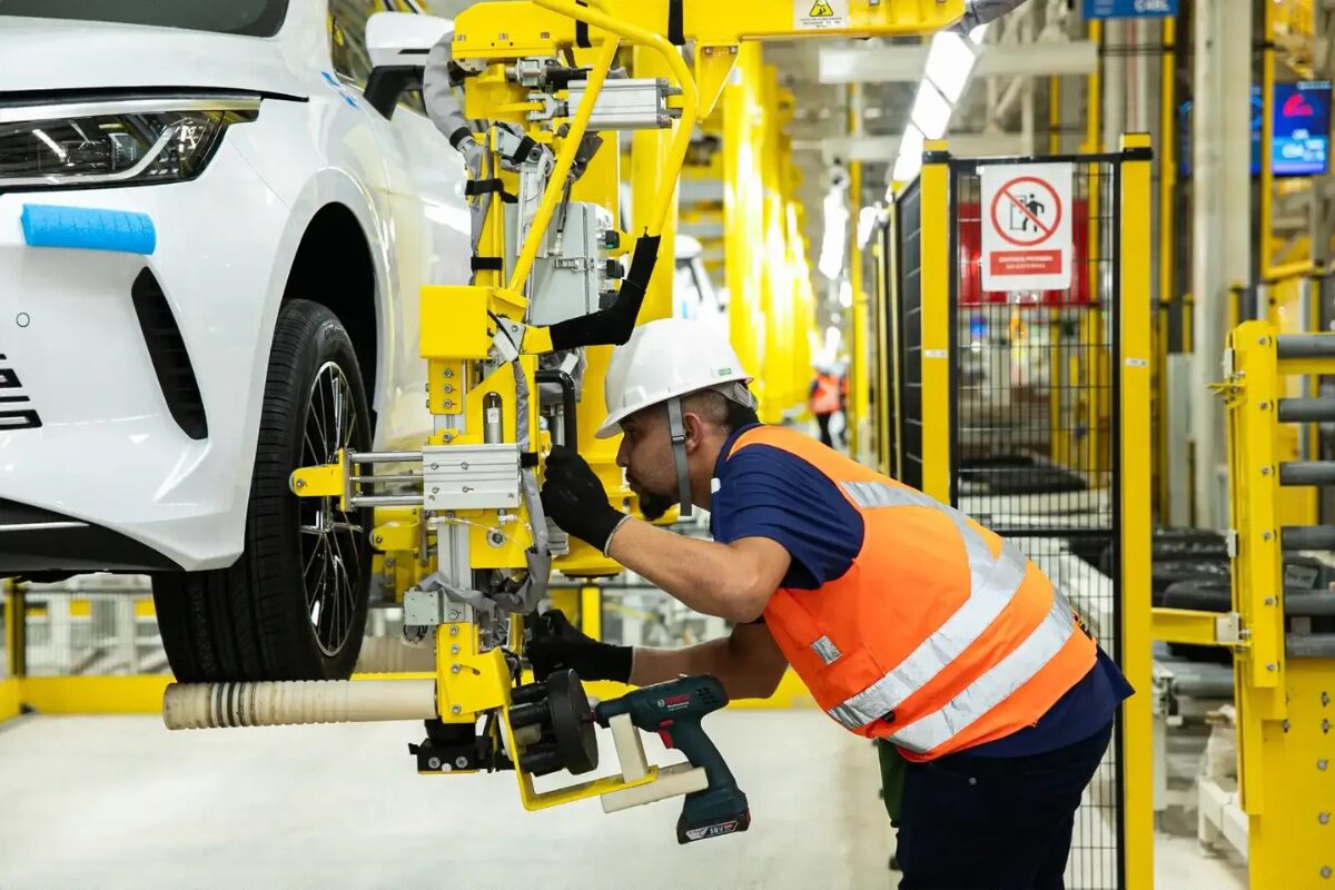 Número de veículos importados no Brasil continua aumentando.