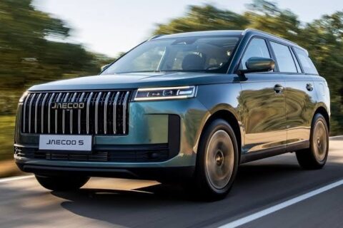 Jaecoo 5 chega 16,2 cm maior que T-Cross e leva 37 litros a mais no porta-malas; pré-venda abre em setembro