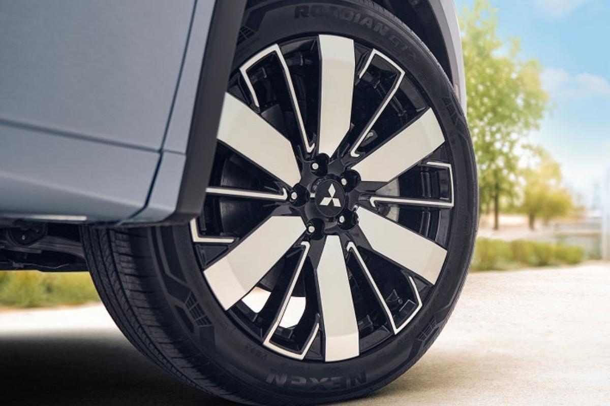 Foco na roda do Mitsubishi Outlander PHEV
