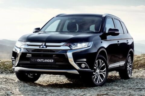 Mitsubishi Outlander 2.0 2015 vale R$ 68.386 em outubro, R$ 11.756 menos que Toyota RAV4 e R$ 21.022 abaixo do Honda CR-V LX entre SUVs médios automáticos 4×2