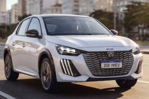 Peugeot 208 GT MHEV 2027 entrega 115 cv com etanol, 5 a menos que HB20 Platinum e 1 a menos que Polo Highline entre hatches compactos automáticos turbo
