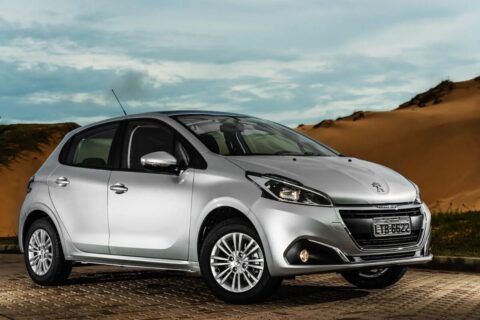 Com 15,1 km/l na cidade, Peugeot 208 1.2 2017 supera Fiesta 1.6 e Fox 1.6 no consumo