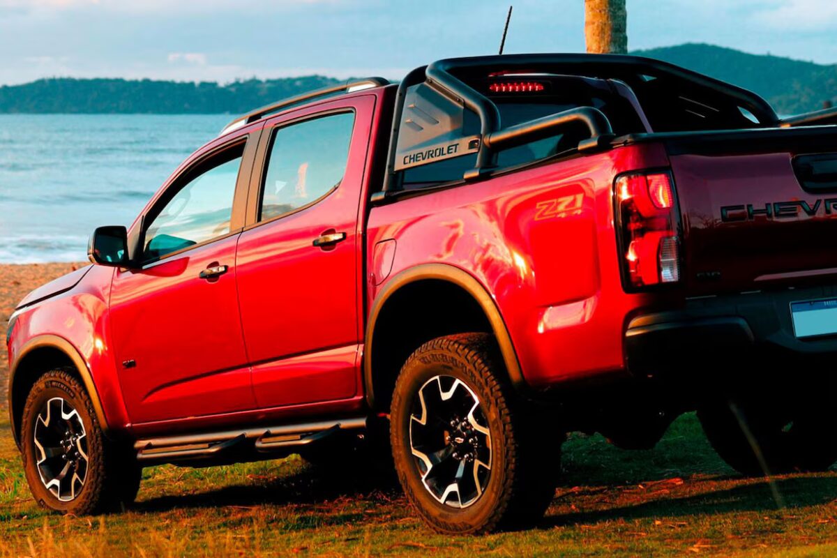Chevrolet S10 na cor vermelha