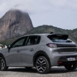 Peugeot 208 GT Hybrid faz 13,0 km/l na cidade com gasolina, 0,2 km/l abaixo do HB20 Platinum sem híbrido e 1,2 km/l acima do Onix RS entre hatches automáticos