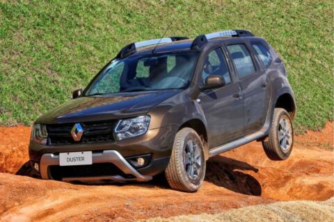 Duster Dynamique 2.0 automático 2019 vale R$ 67.991 em outubro de 2026, R$ 1.724 abaixo do Renegade Sport e R$ 11.916 a menos que o Kicks SV